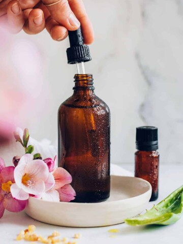 Homemade Serum with Aloe and Jojoba Oil