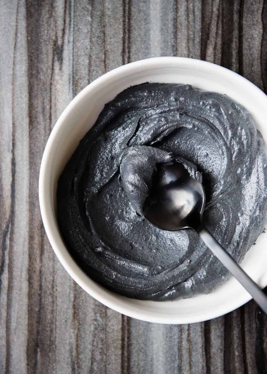 Clay and Tea Tree face mask for acne