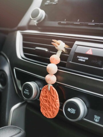 Diffusing essential oils in the car