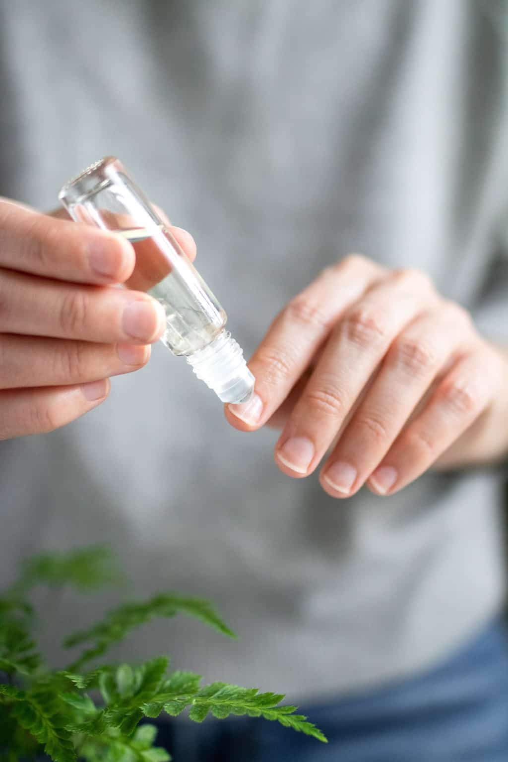 how to use a cuticle oil pen
