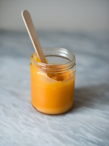 6 Natural Ways to Soothe Sore Muscles + DIY Muscle Rub | 