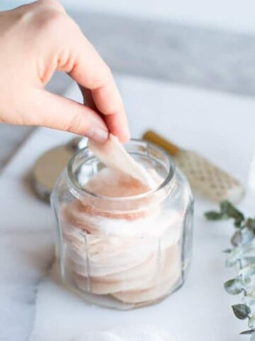 DIY Face Wipes with Witch hazel and aloe vera