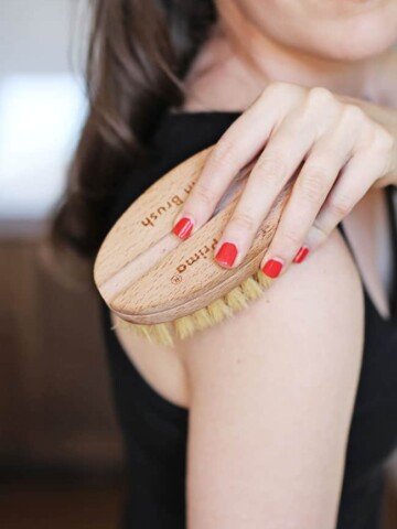 How to dry brush for cellulite