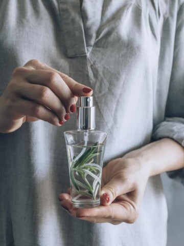 How to make a room spray with spring scents