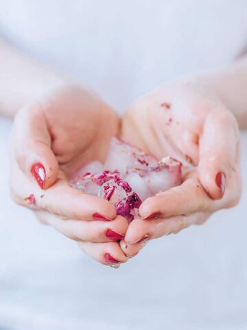 12 Ice Cube Beauty Uses
