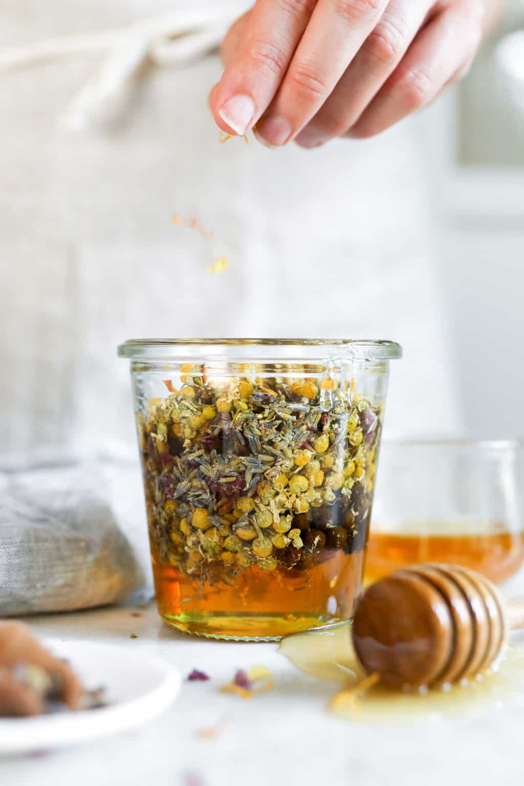 How to make infused honey by using herbs and spices