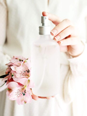How to make a flower petal perfume