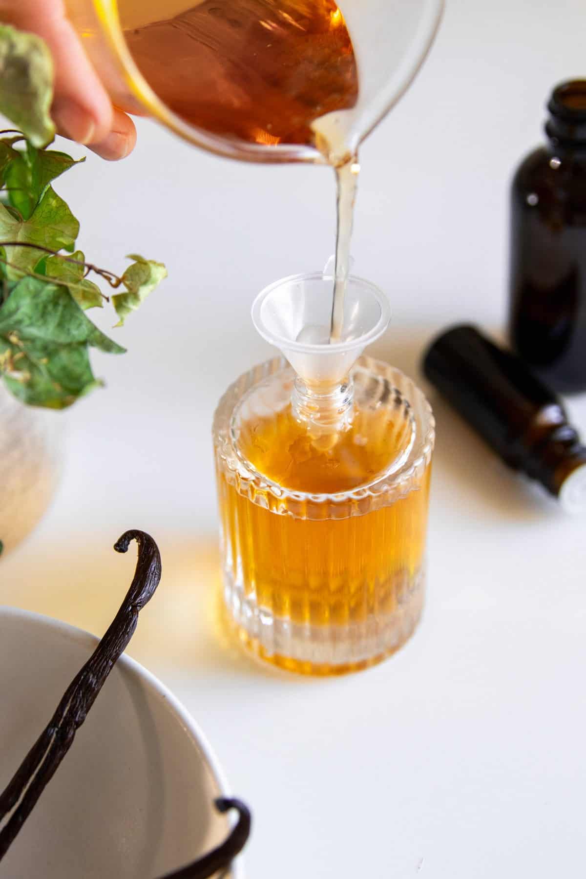 Transfer perfume to spray bottle