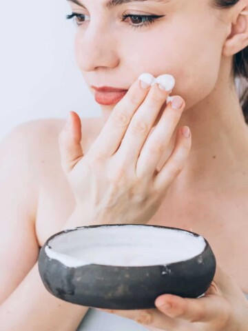 How To Do a Yogurt Face Mask At Home
